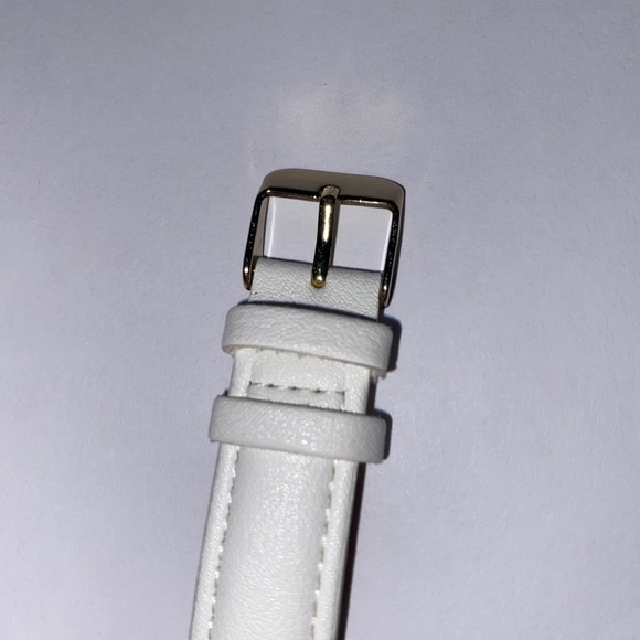 Gold and white watch - Picture 5 of 6